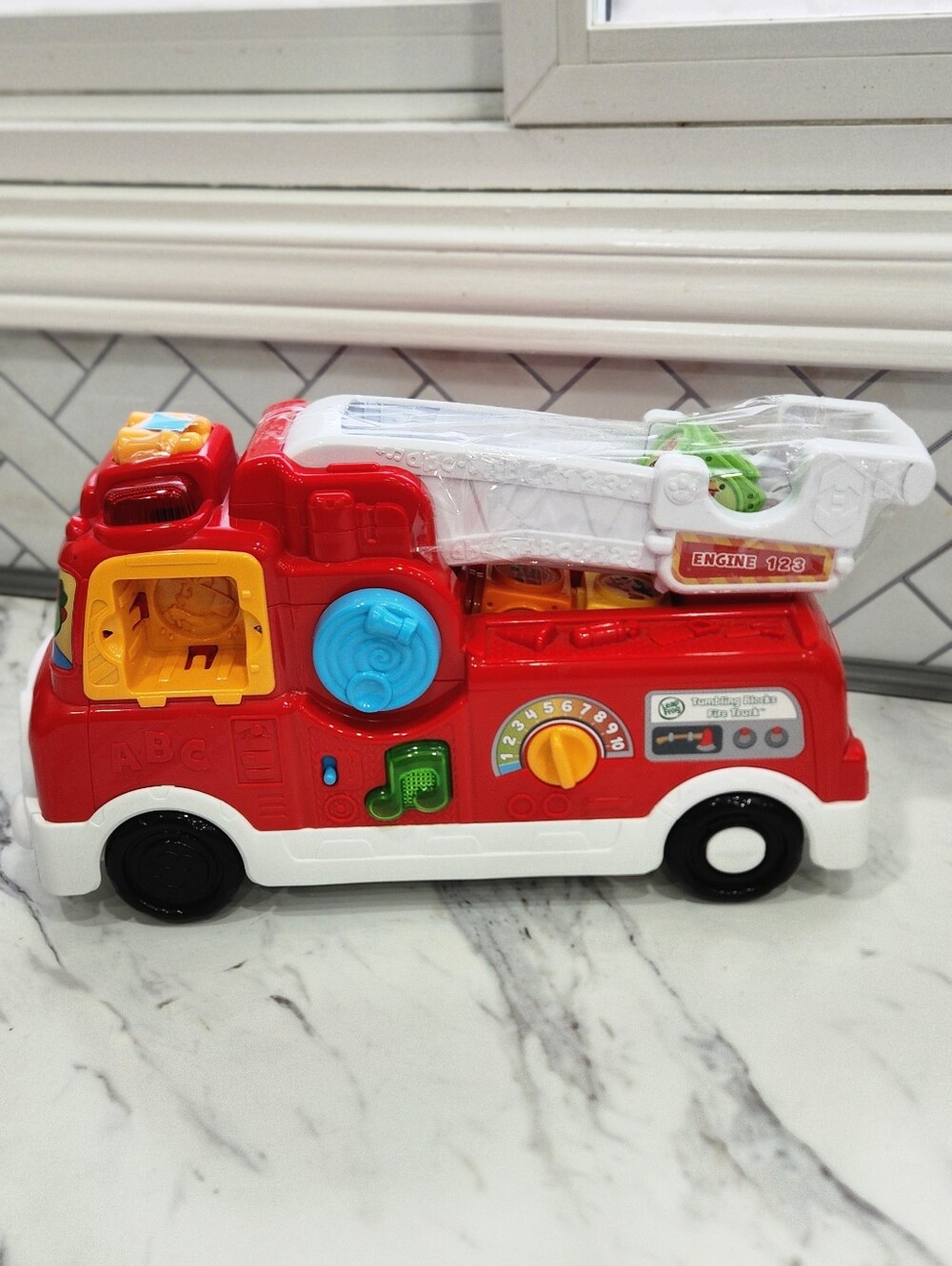 LeapFrog Interactive Tumbling Blocks Fire Truck with sounds (18+ Mths)